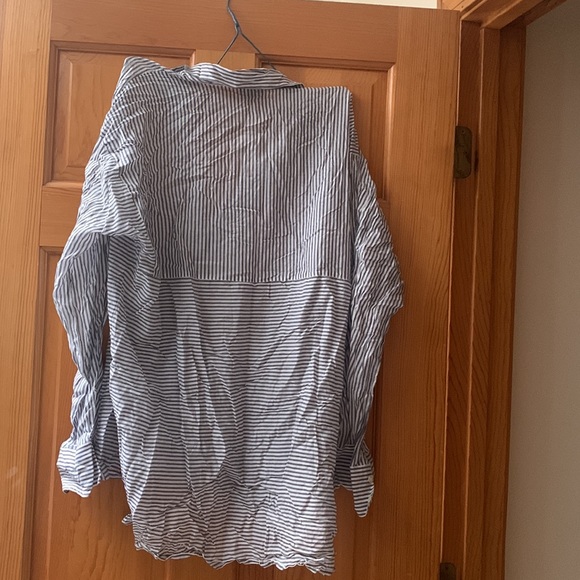 NWT Ann Taylor Button Down Shirt - Size M - Picture 2 of 3